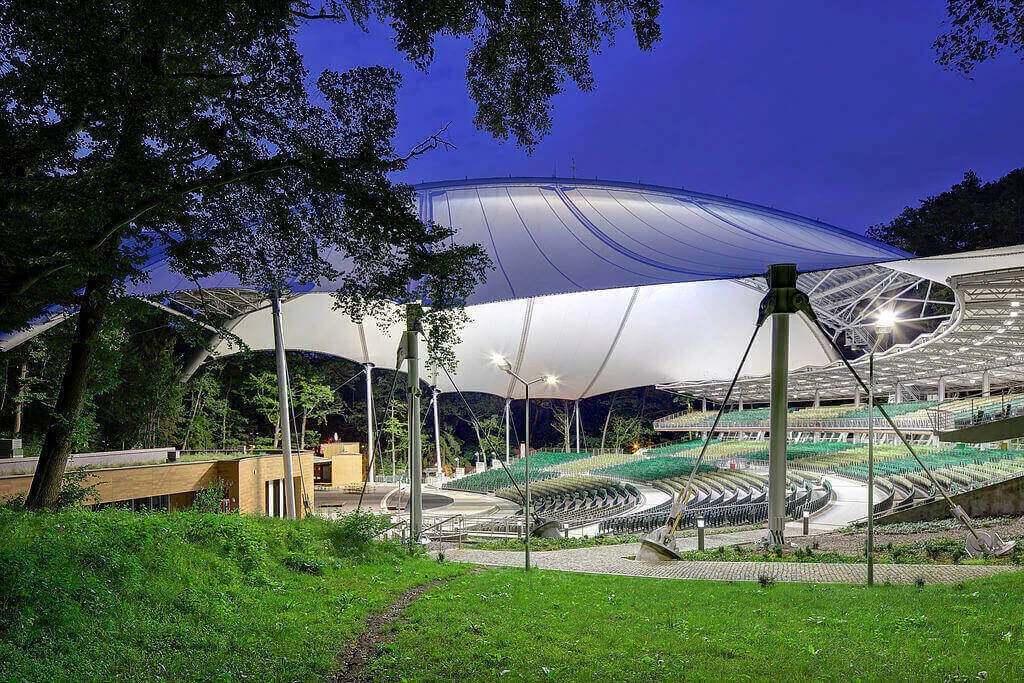 perbedaan kanopi dan awning